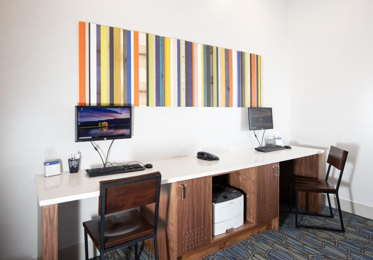 Holiday Inn Express Grande Prairie By Ihg Exteriör bild