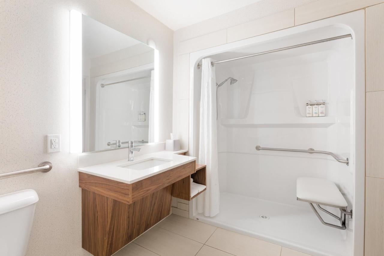 Holiday Inn Express Grande Prairie By Ihg Exteriör bild