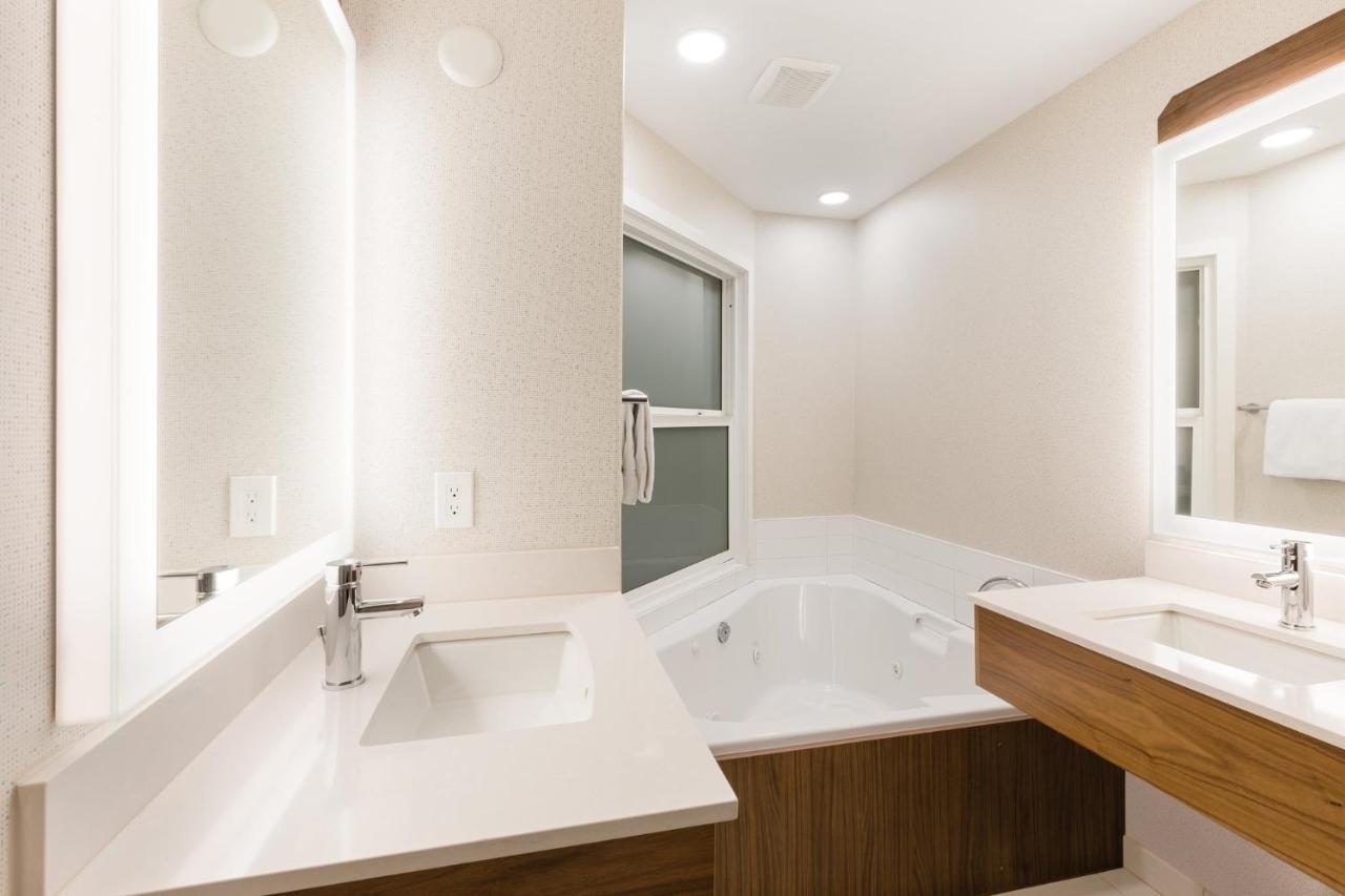 Holiday Inn Express Grande Prairie By Ihg Exteriör bild