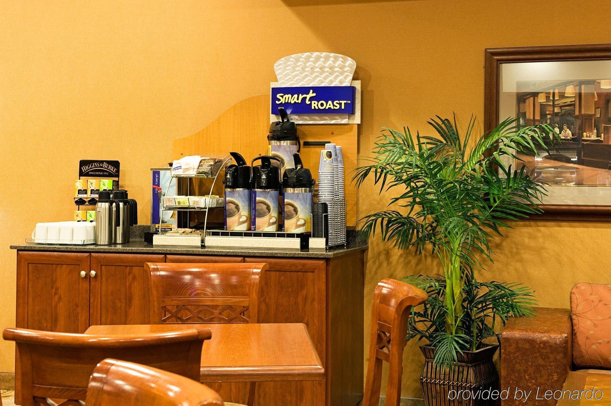 Holiday Inn Express Grande Prairie By Ihg Restaurang bild