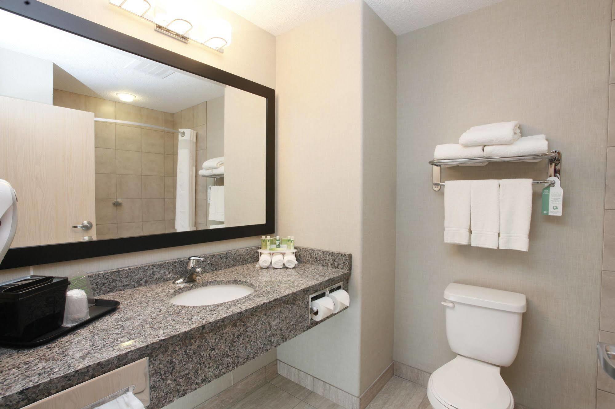 Holiday Inn Express Grande Prairie By Ihg Exteriör bild