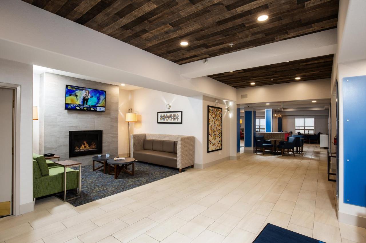 Holiday Inn Express Grande Prairie By Ihg Exteriör bild